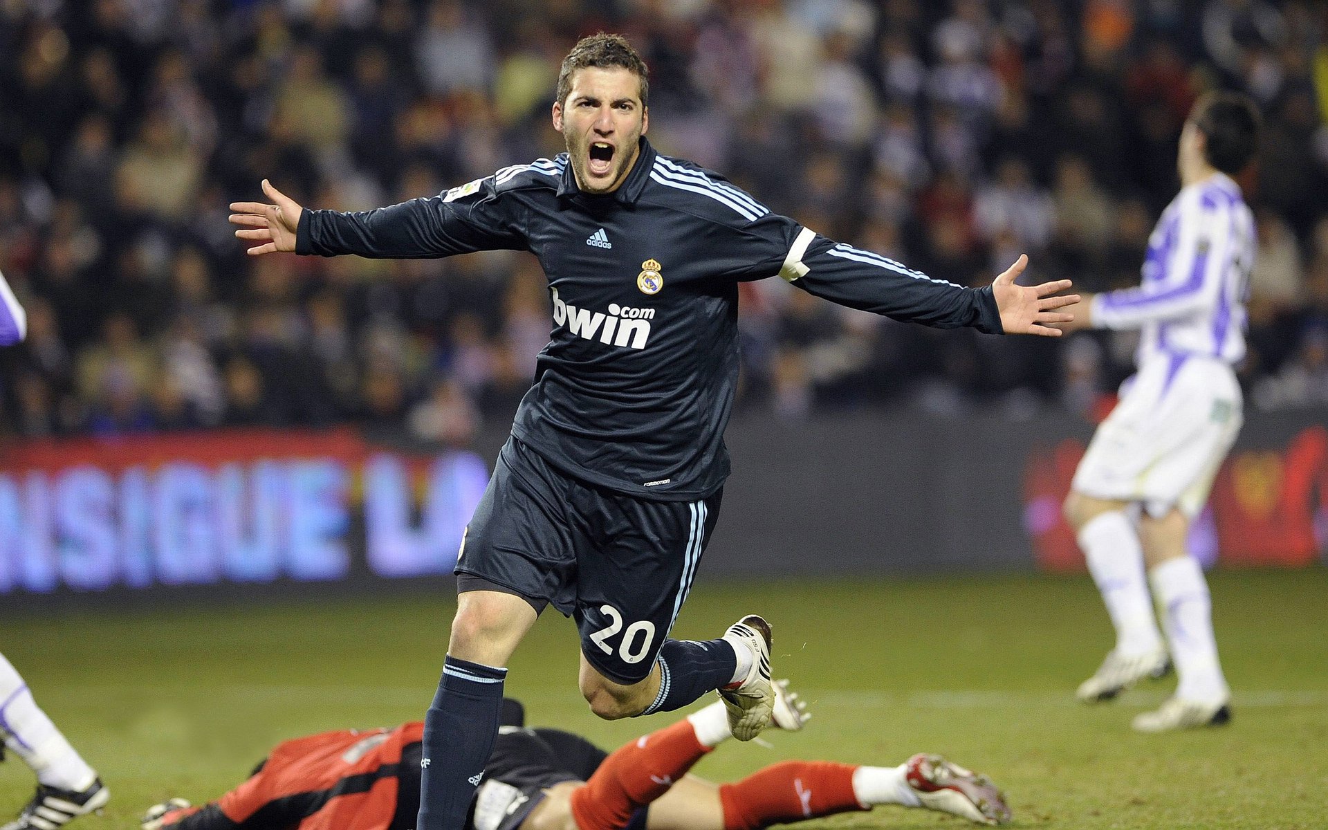 “中国球员海外比赛表现受到关注”，中国海外球员吧微博